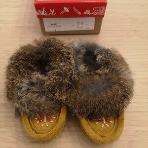 Toddler fur lined leather moccasin slippers size 5